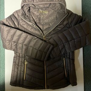 Michael Kors packable down coat size L in Taupe/Grey